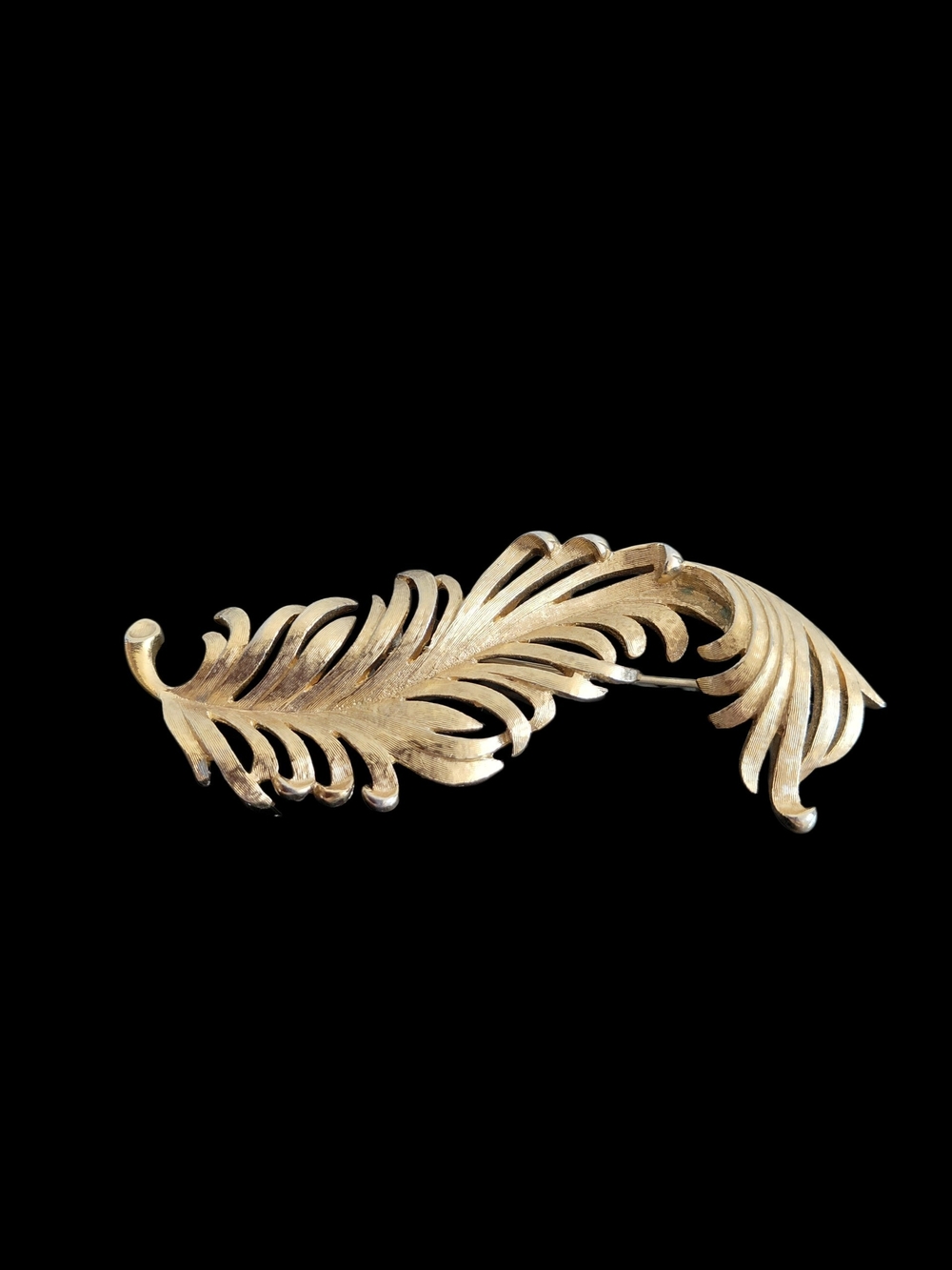 Monet Circa 1960s  Leaf or Feather Gold Metal Brooch Pin.  Marked as Monet. . In
